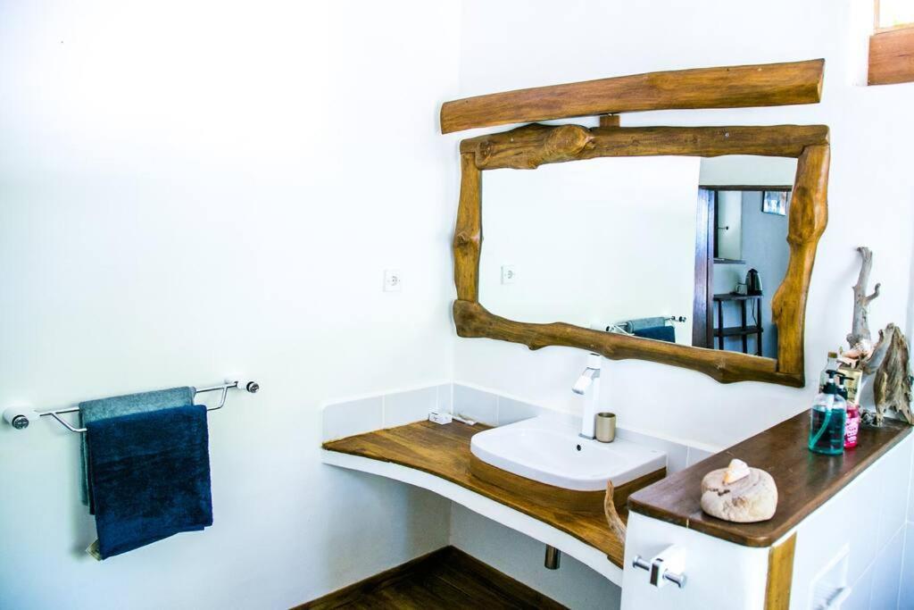 Beach-Front Sumbawa Surf House Lemonga Экстерьер фото