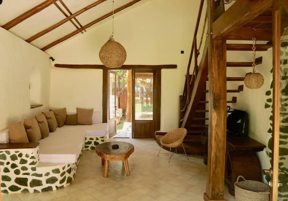 Beach-Front Sumbawa Surf House Lemonga Экстерьер фото