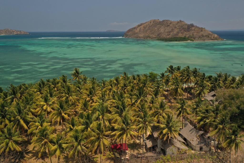 Beach-Front Sumbawa Surf House Lemonga Экстерьер фото