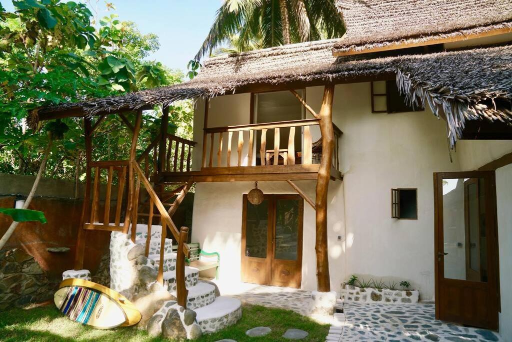 Beach-Front Sumbawa Surf House Lemonga Экстерьер фото